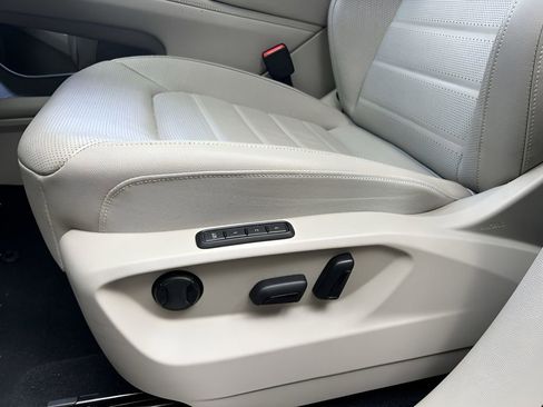 Used 2025 Volkswagen Atlas SEL image 12