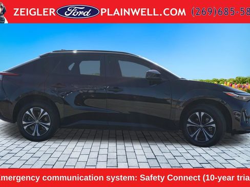 Used 2024 Toyota bZ4X FWD image 6