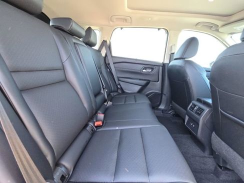 Used 2024 Nissan Rogue SV w/ SV Premium Package image 14