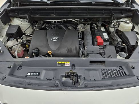 Used 2020 Toyota Highlander LE AWD/4WD image 28