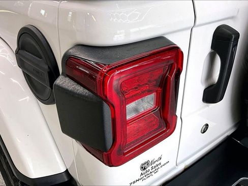 Used 2019 Jeep Wrangler Unlimited Sahara w/ Uconnect 4C Nav & Sound Group AWD/4WD image 22