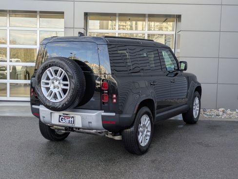 Used 2025 Land Rover Defender 110 S image 7