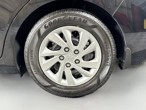 Used 2020 Hyundai Elantra SE image 30