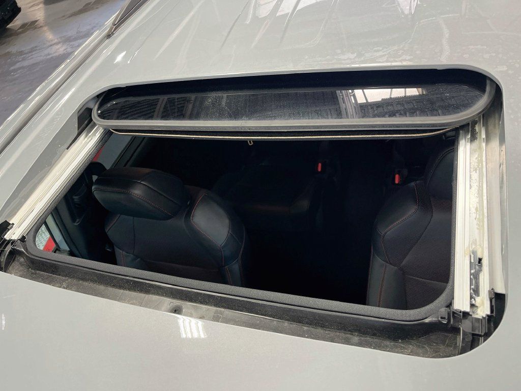 Used 2025 Toyota Sienna XSE w/ XSE Premium Package FWD image 23