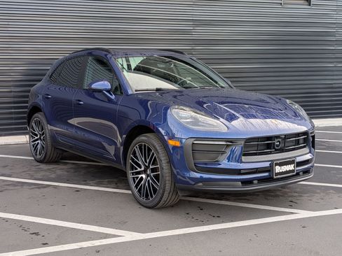 Certified 2025 Porsche Macan image 7