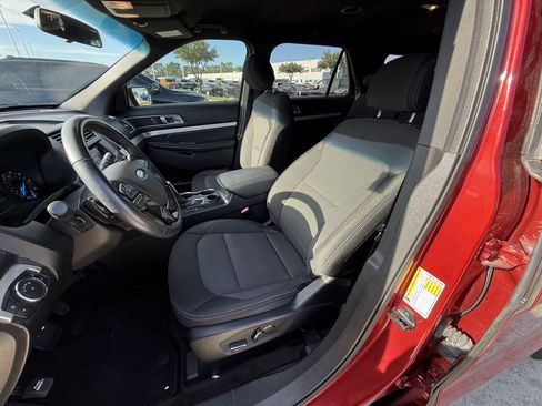 Used 2017 Ford Explorer XLT image 27