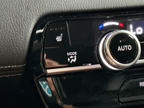 Used 2025 Honda Pilot EX-L image 18