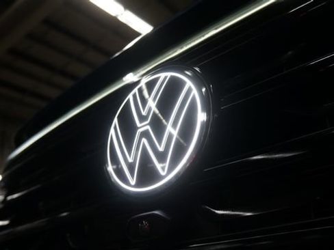 Certified 2025 Volkswagen Atlas Cross Sport SEL Premium R-Line image 74