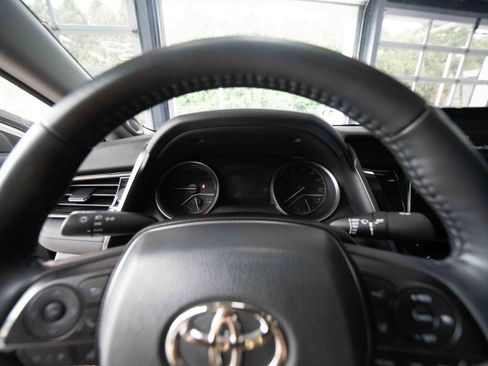Used 2022 Toyota Camry XSE w/ Navigation Upgrade Package FWD image 15