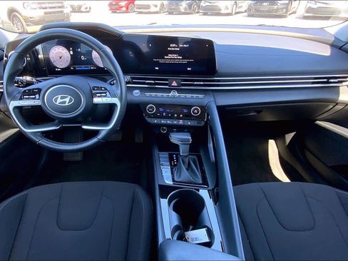 Used 2025 Hyundai Elantra SEL FWD image 15