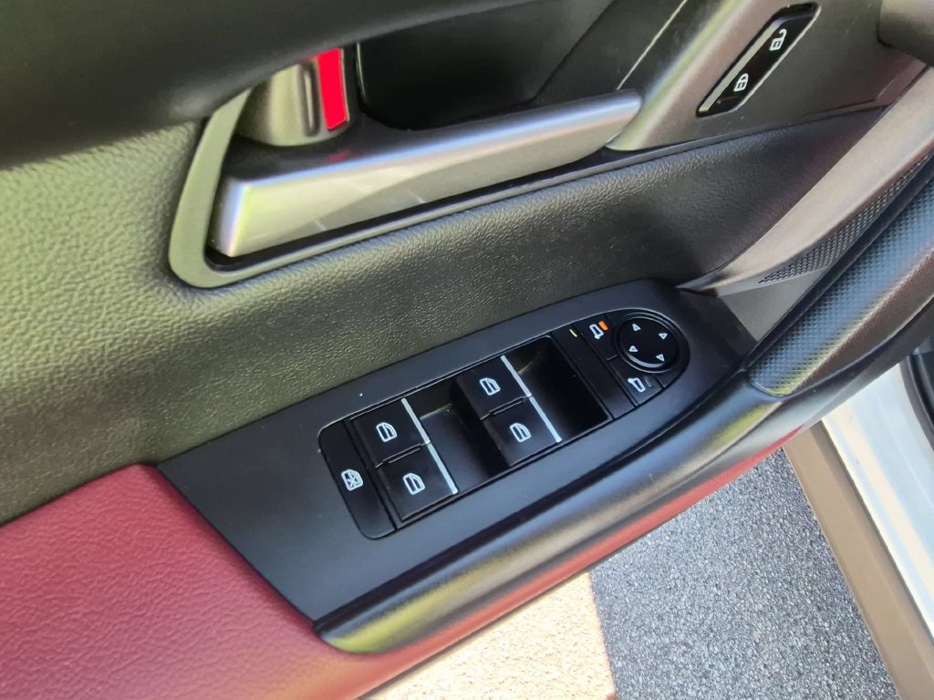 Used 2025 MAZDA CX-50 AWD 2.5 Hybrid w/ Premium Pkg image 13