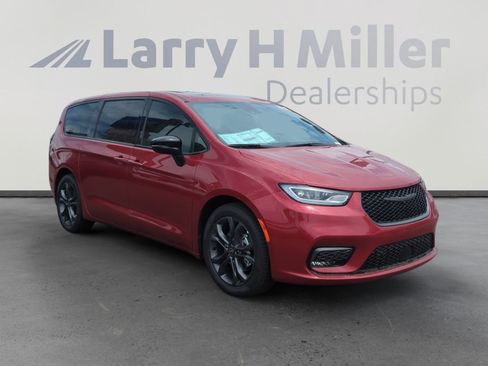 New 2026 Chrysler Pacifica Select FWD image 7