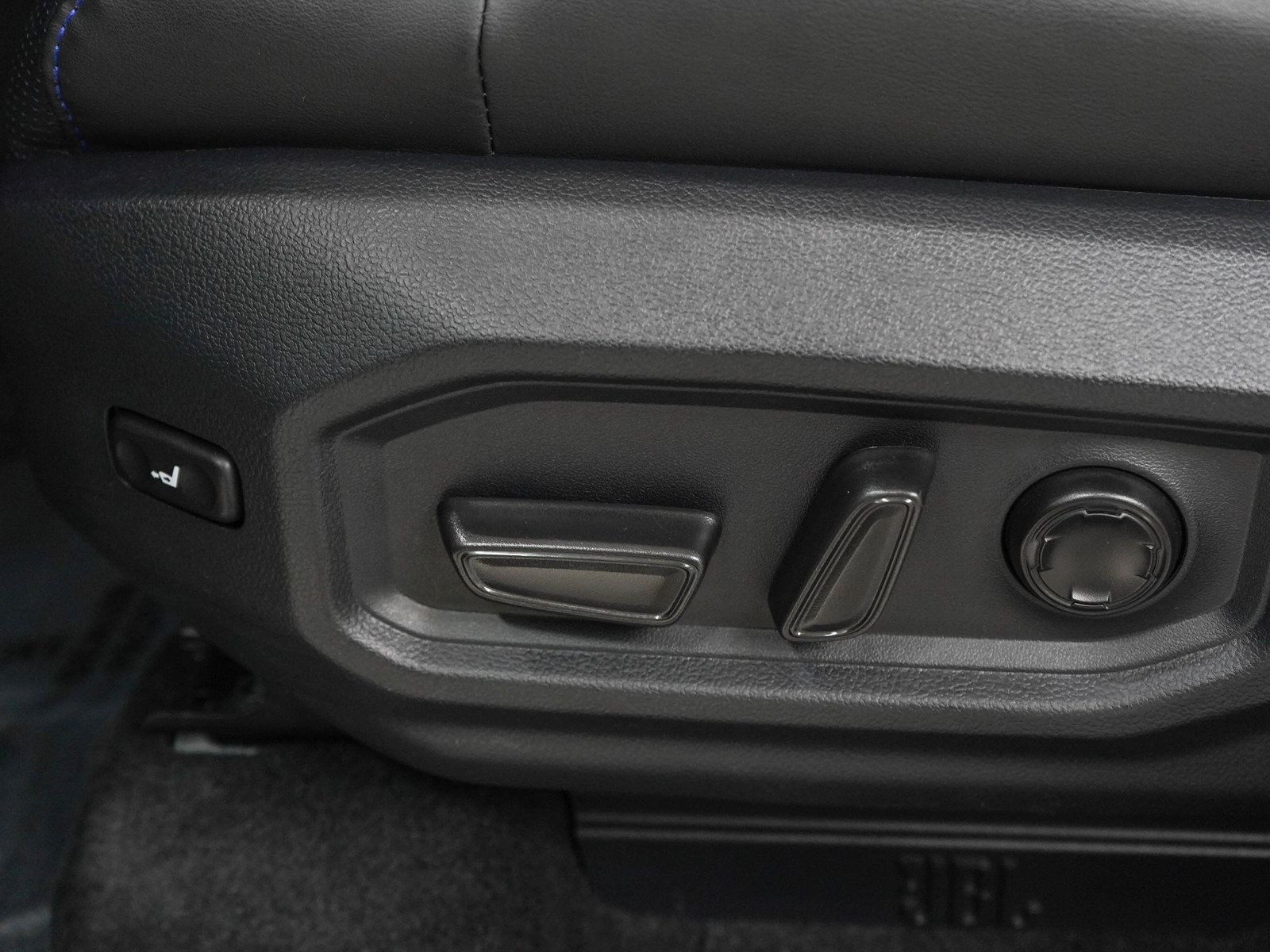 Used 2025 Toyota Sequoia Platinum AWD/4WD image 26