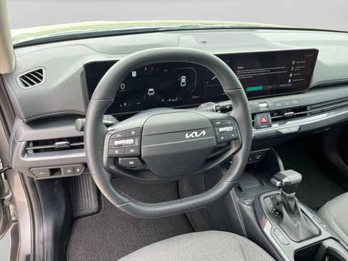 Used 2025 Kia K4 EX FWD image 19