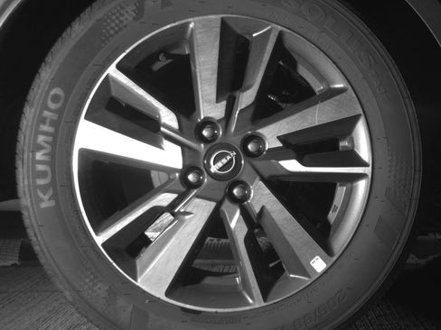 Used 2025 Nissan Versa SV FWD image 18