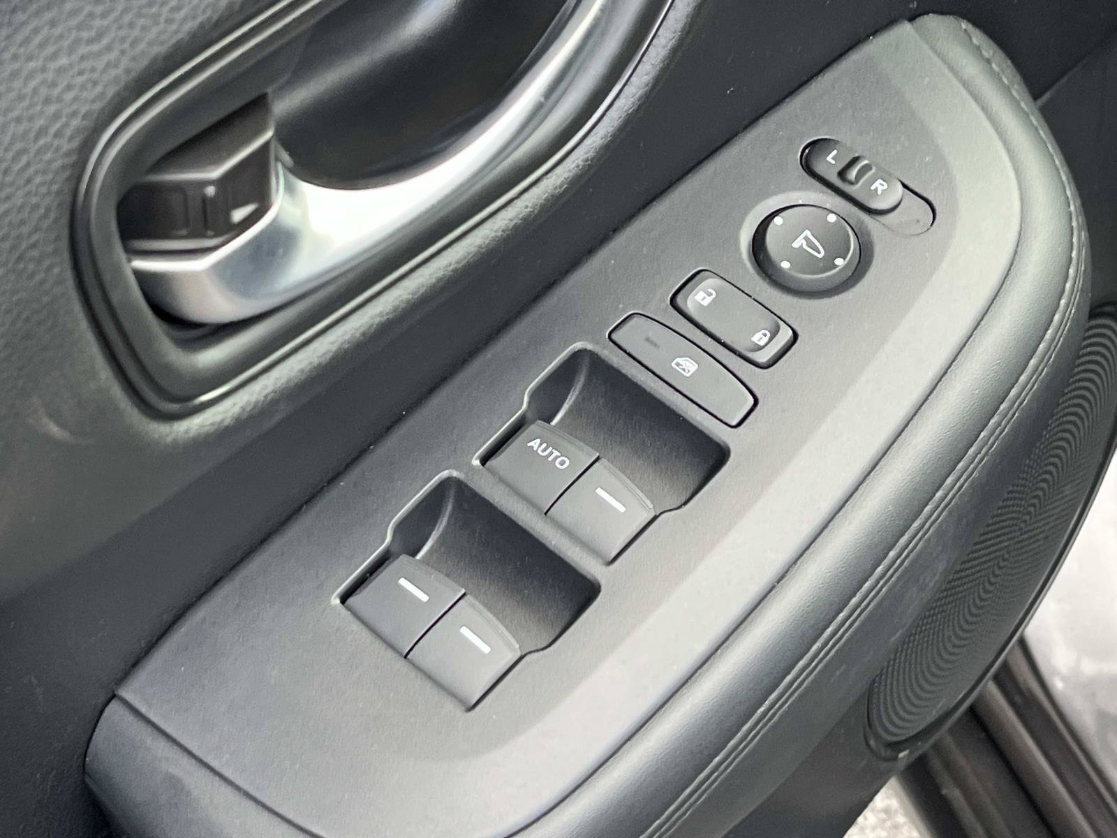 Used 2025 Honda HR-V LX image 26