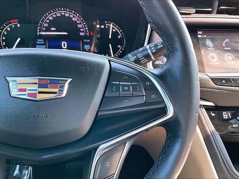 Used 2019 Cadillac XT5 Luxury FWD image 12