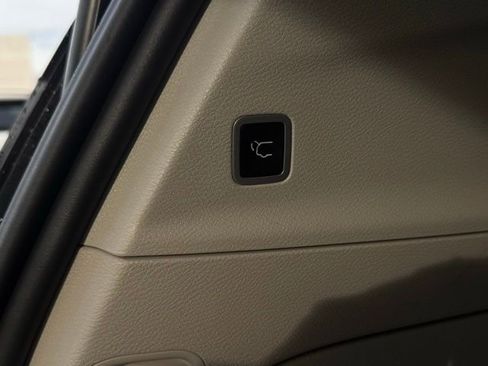 Certified 2024 Chrysler Pacifica Touring-L image 12