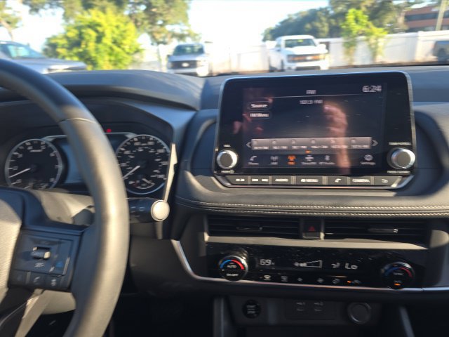 Used 2026 Nissan Rogue SV FWD image 14