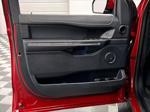 Used 2022 Ford Expedition XLT image 17