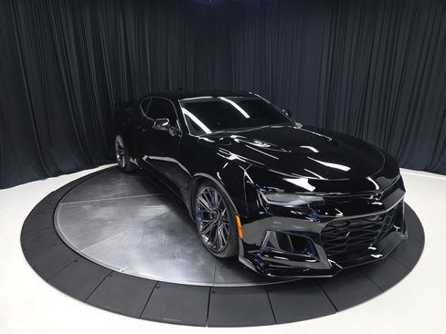 Used 2021 Chevrolet Camaro ZL1 RWD image 9