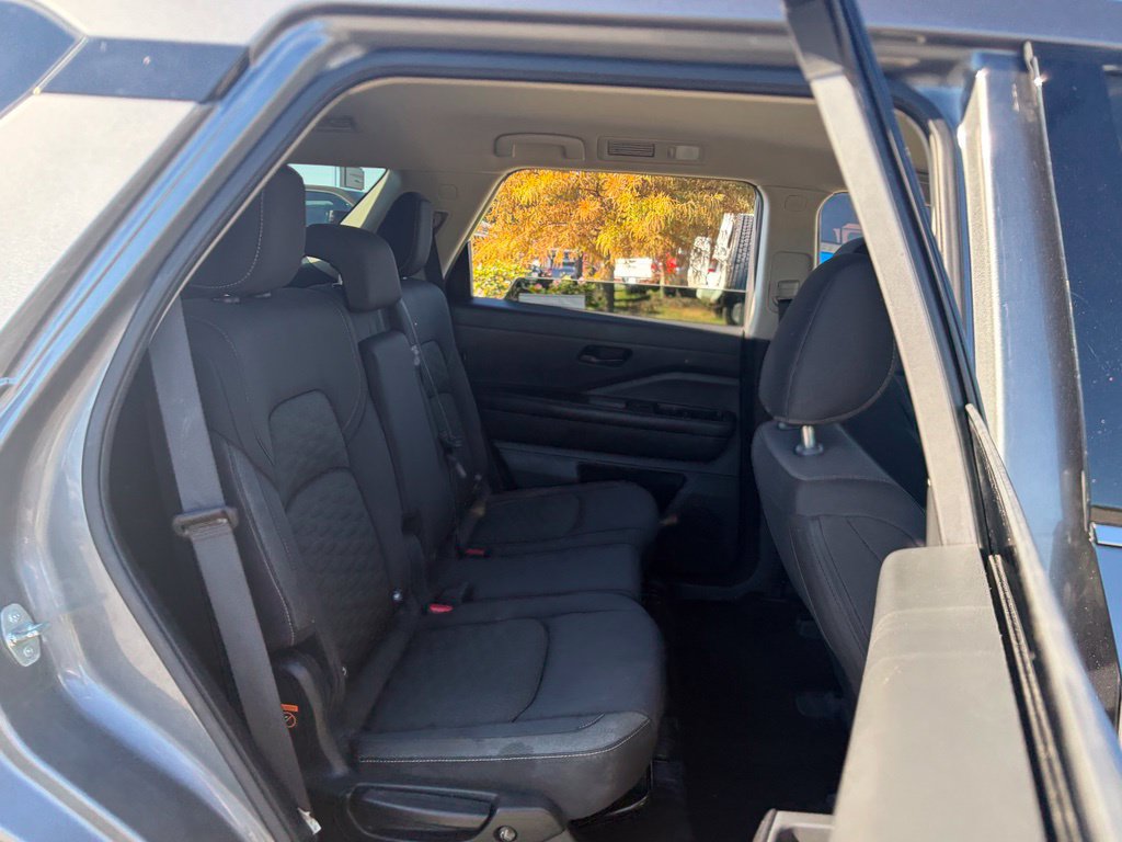 Used 2023 Nissan Pathfinder S FWD image 36
