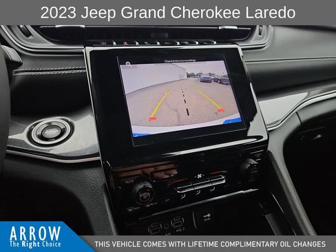 Used 2023 Jeep Grand Cherokee Laredo AWD/4WD image 25