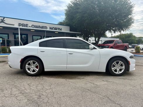 Used 2016 Dodge Charger SE w/ Popular Equipment Group RWD image 2