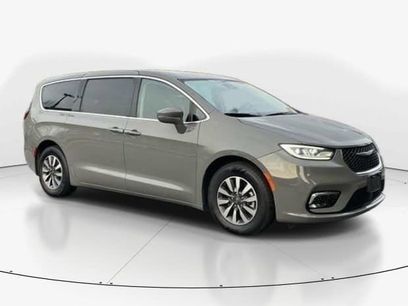 Used 2022 Chrysler Pacifica Touring-L