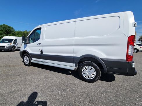 Used 2015 Ford Transit 250 130 Low Roof w/ Exterior Upgrade Package RWD image 10