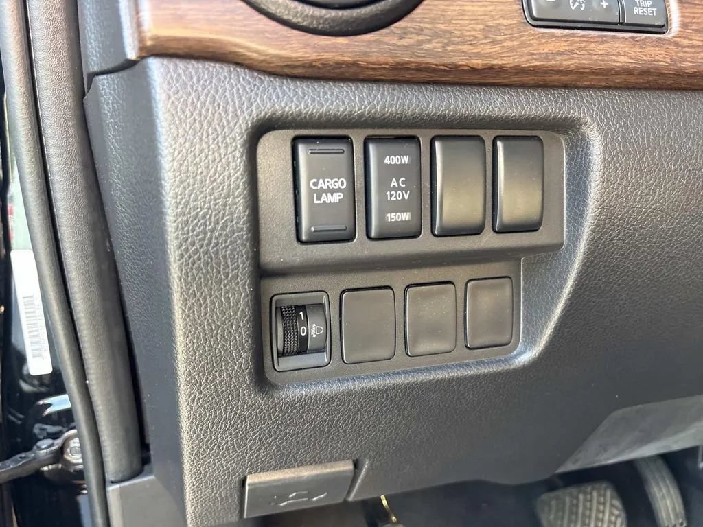 Used 2023 Nissan Titan Platinum Reserve w/ Moonroof Package AWD/4WD image 31