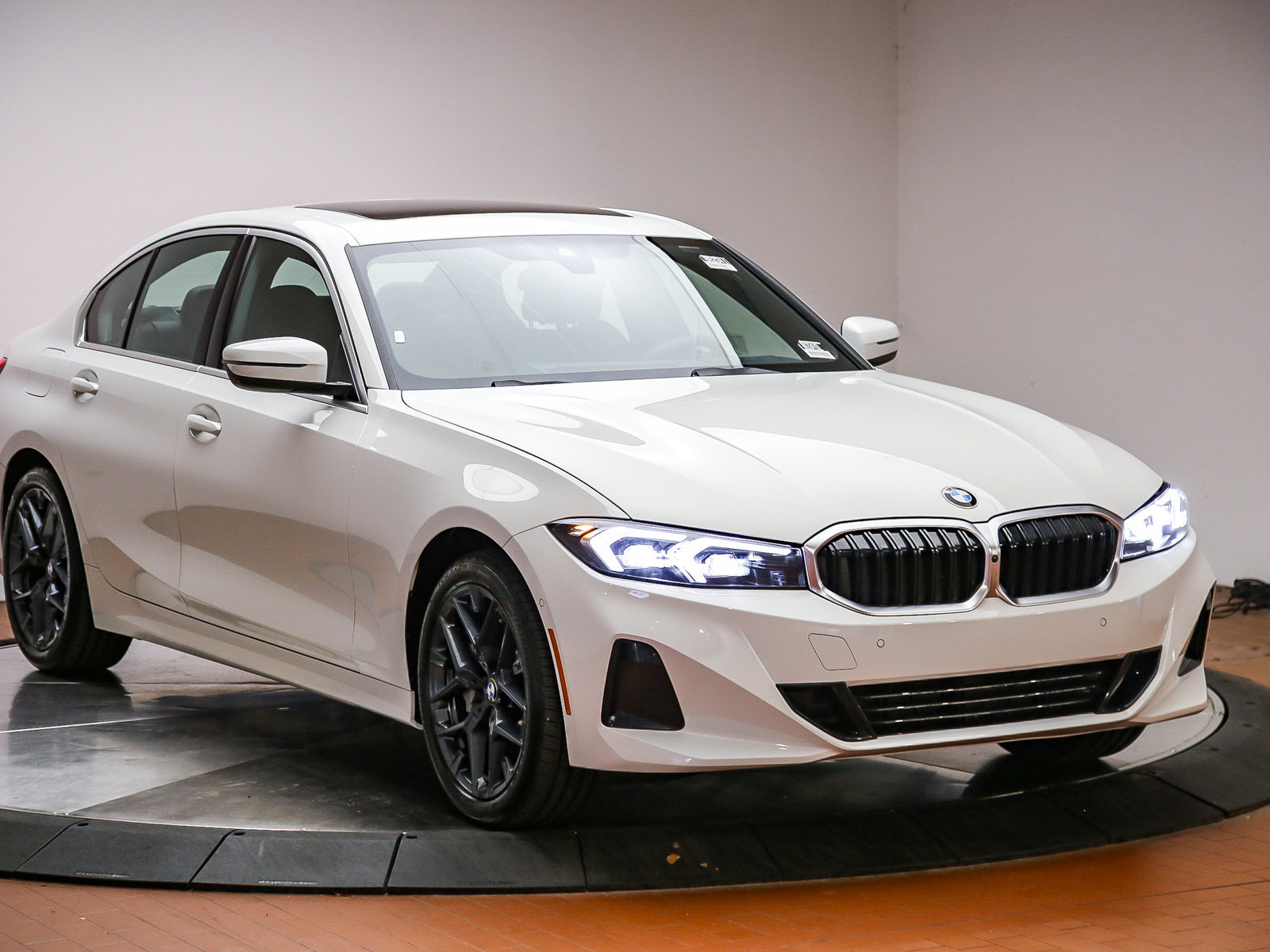 Used 2026 BMW 330i Sedan w/ Premium Package RWD image 3