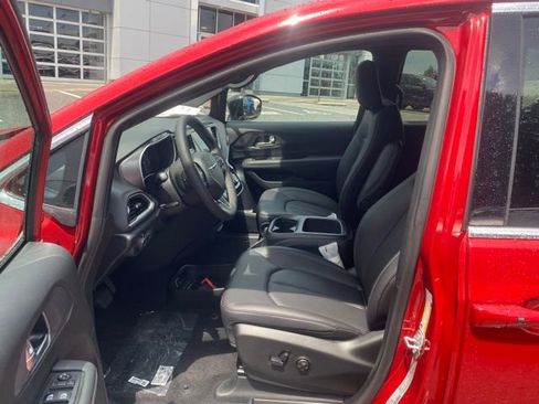 New 2026 Chrysler Voyager LX image 15