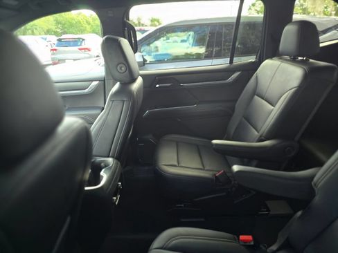 Used 2026 GMC Acadia Elevation w/ Elevation Premium Package FWD image 4
