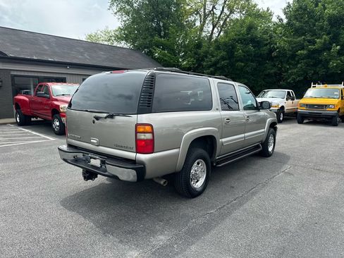 Used 2003 Chevrolet Suburban 2500 LT w/ LT Preferred Equipment Group AWD/4WD image 3