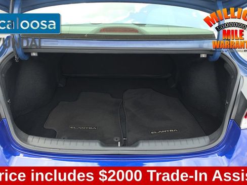 Used 2023 Hyundai Elantra SEL w/ Convenience Package FWD image 10