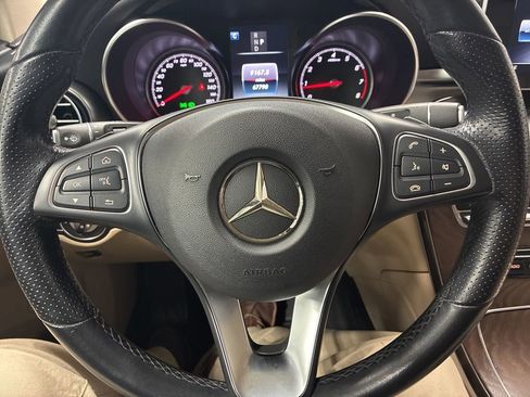 Used 2019 Mercedes-Benz GLC 300 4MATIC image 22