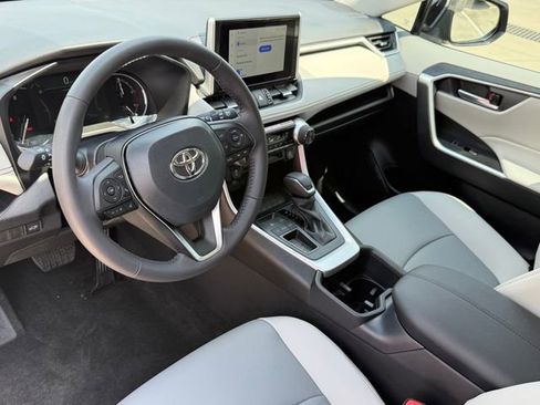 Used 2025 Toyota RAV4 XLE Premium image 10