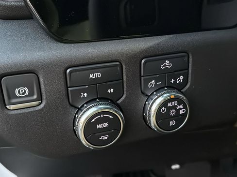 New 2026 GMC Sierra 1500 Elevation image 12