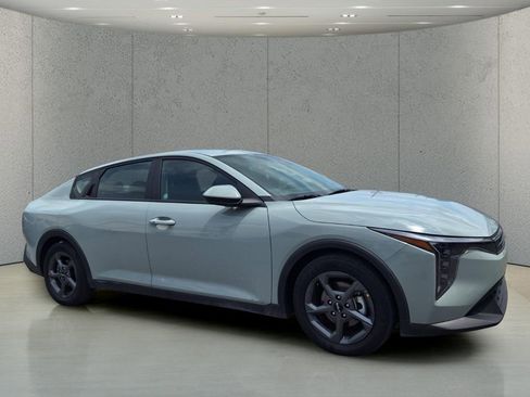 Used 2025 Kia K4 FWD image 3