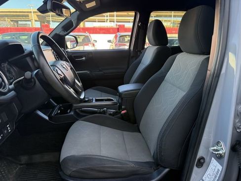 Used 2020 Toyota Tacoma TRD Off-Road AWD/4WD image 25