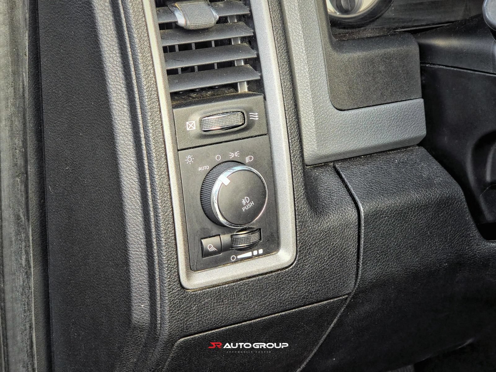 Used 2016 RAM 1500 Express RWD image 24