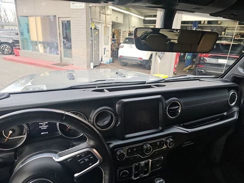 Used 2019 Jeep Wrangler Unlimited Sahara image 29