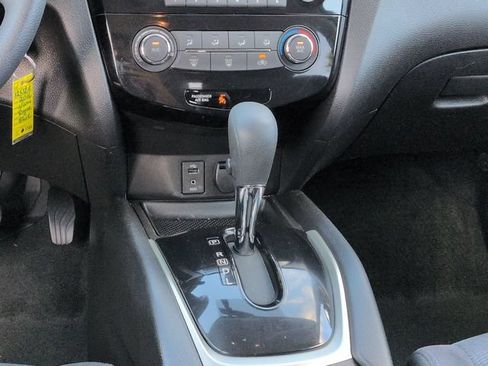 Used 2016 Nissan Rogue S w/ Appearance Package FWD image 19