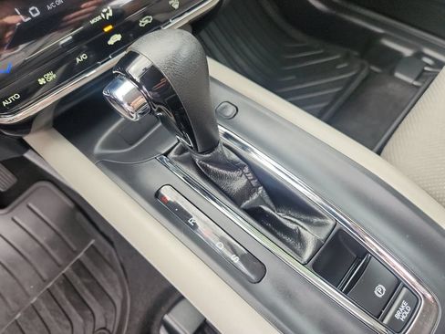 Used 2017 Honda HR-V EX image 18