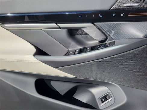 New 2026 BMW 530i xDrive w/ Convenience Package image 24