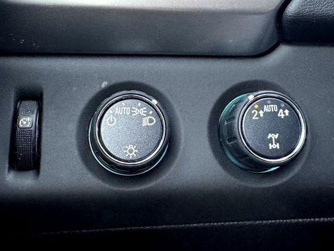 Used 2019 Chevrolet Suburban LT image 20