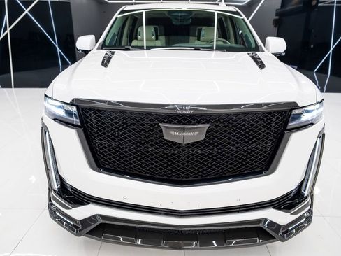 Used 2024 Cadillac Escalade Sport Platinum w/ LPO, ONYX Package image 7