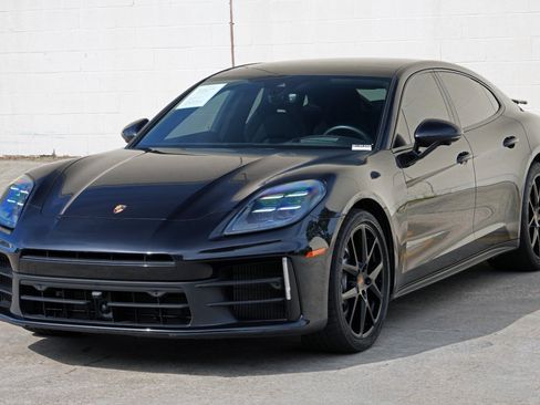 Used 2025 Porsche Panamera image 55