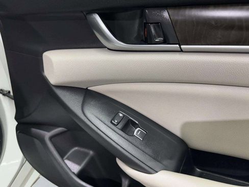 Used 2019 Honda Accord EX image 38